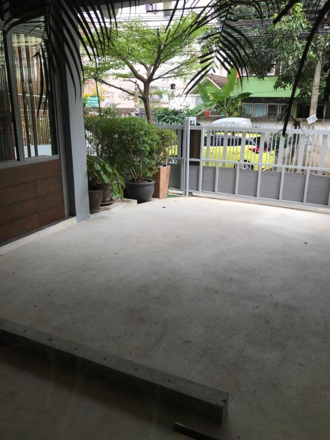 Nesuto Hostel Ramkamhaeng 52 Бангкок Экстерьер фото